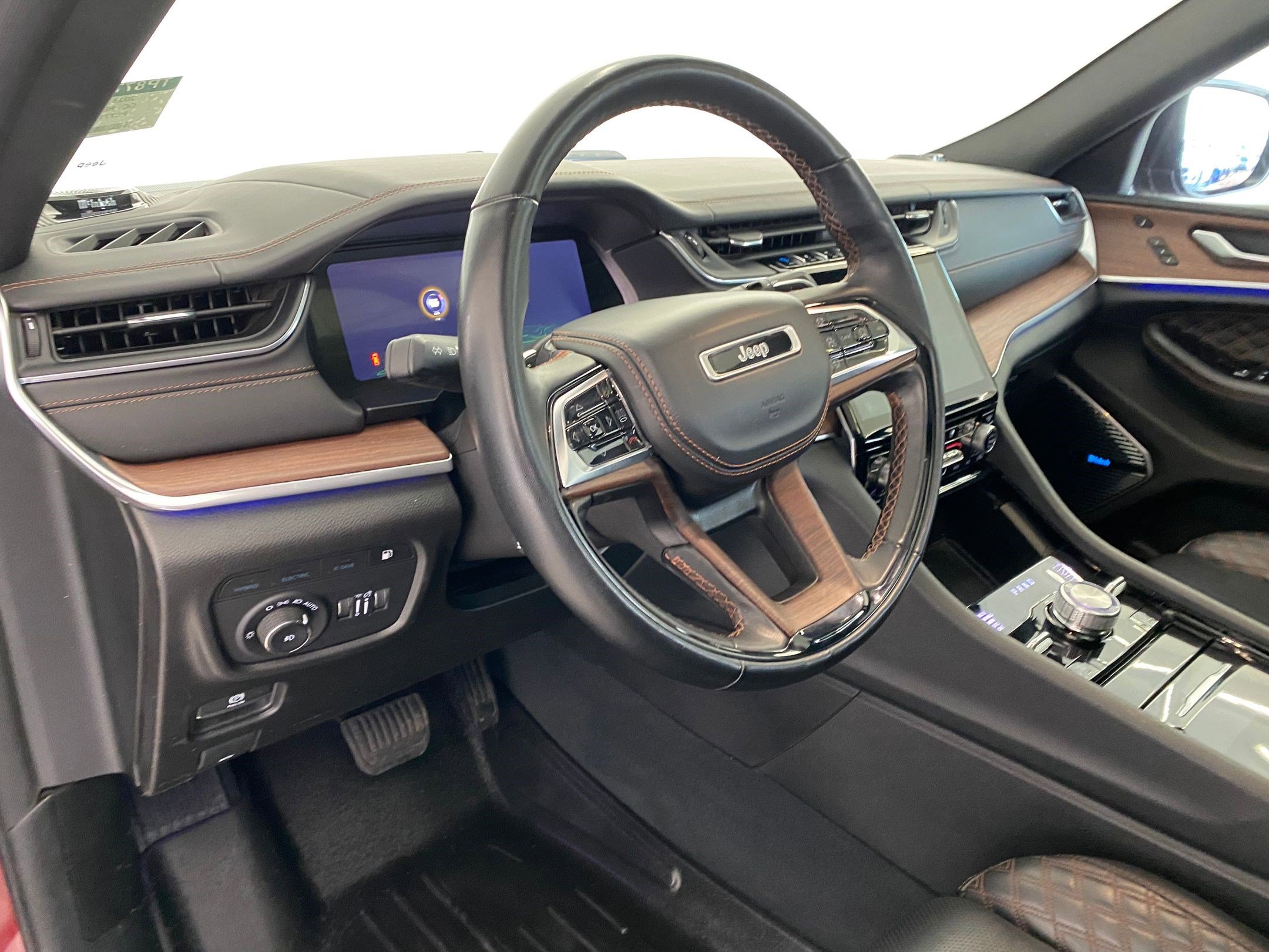 Used 2023 Jeep Grand Cherokee Summit w/ Advanced Protech Group IV image 4