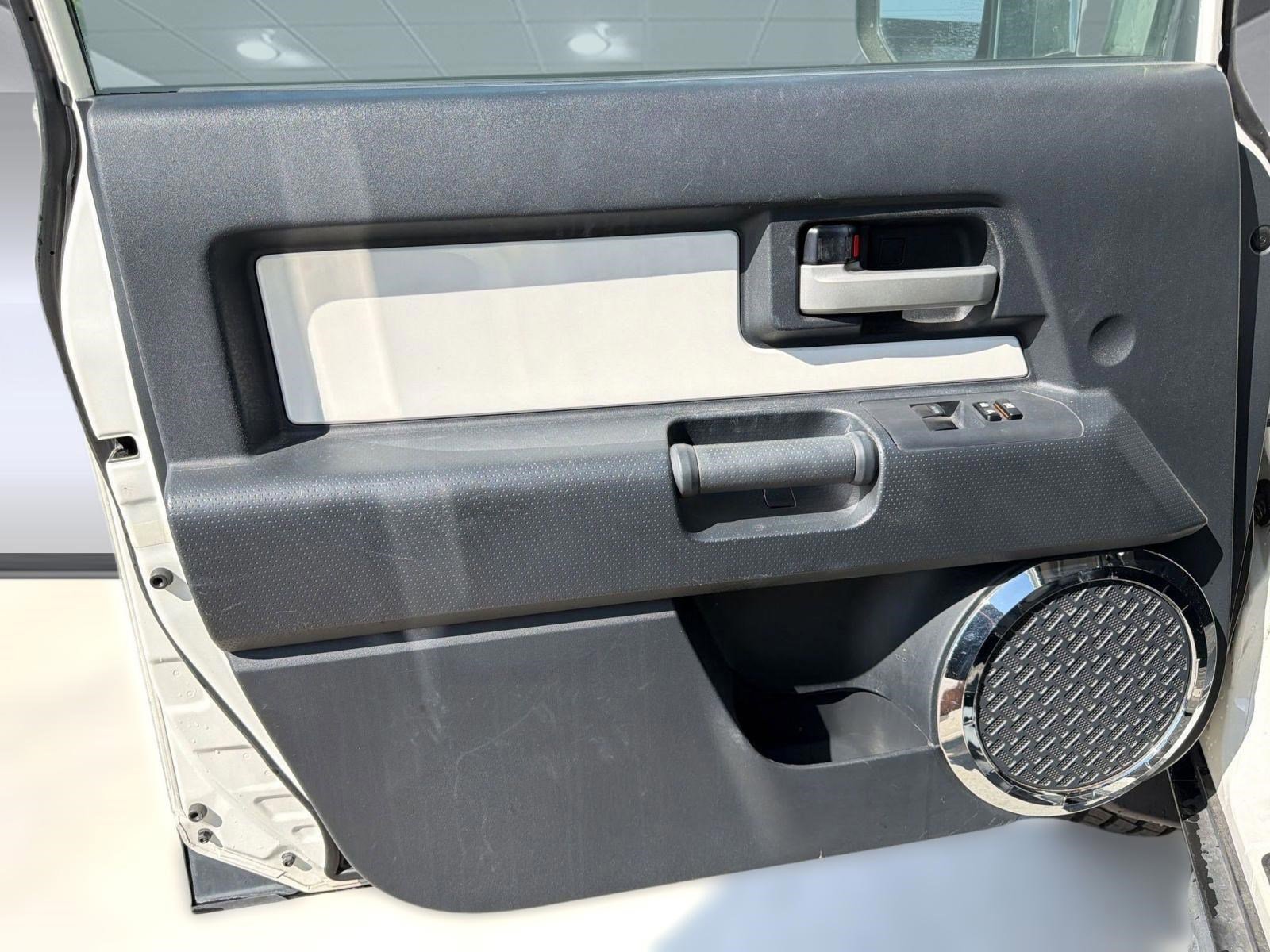 Used 2014 Toyota FJ Cruiser 4WD w/ Upgrade Package image 19