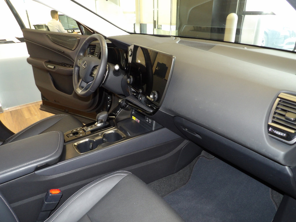 Used 2024 Lexus NX 350h AWD image 13