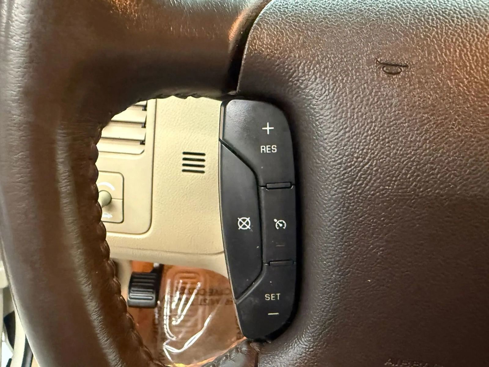 Used 2011 Buick Lucerne CX image 28