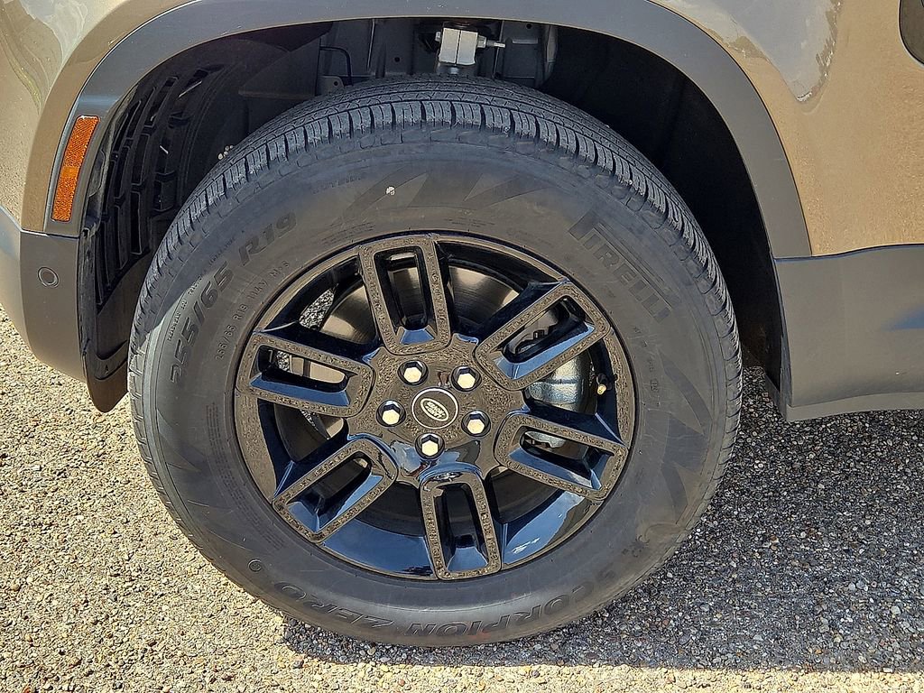 Used 2025 Land Rover Defender 110 S image 10