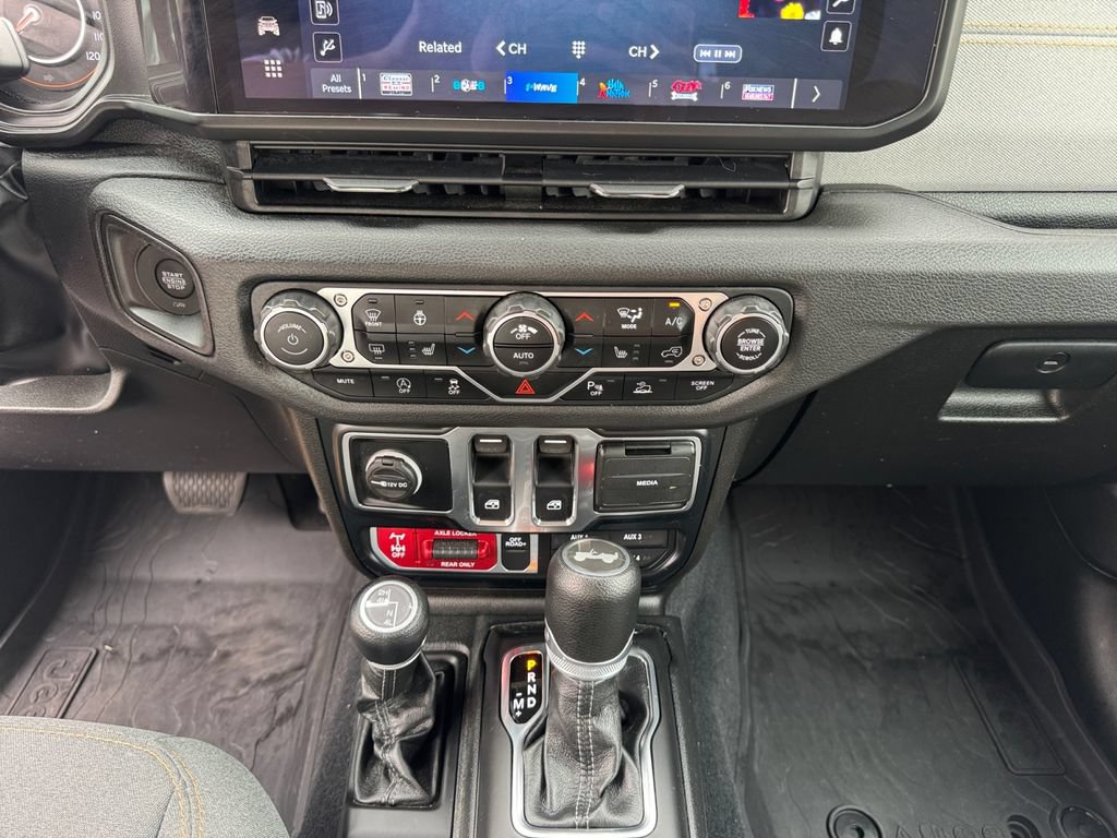 Used 2024 Jeep Wrangler Sport AWD/4WD image 9