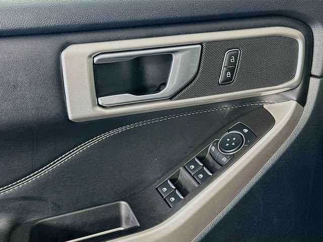 Used 2023 Ford Explorer XLT AWD/4WD image 22