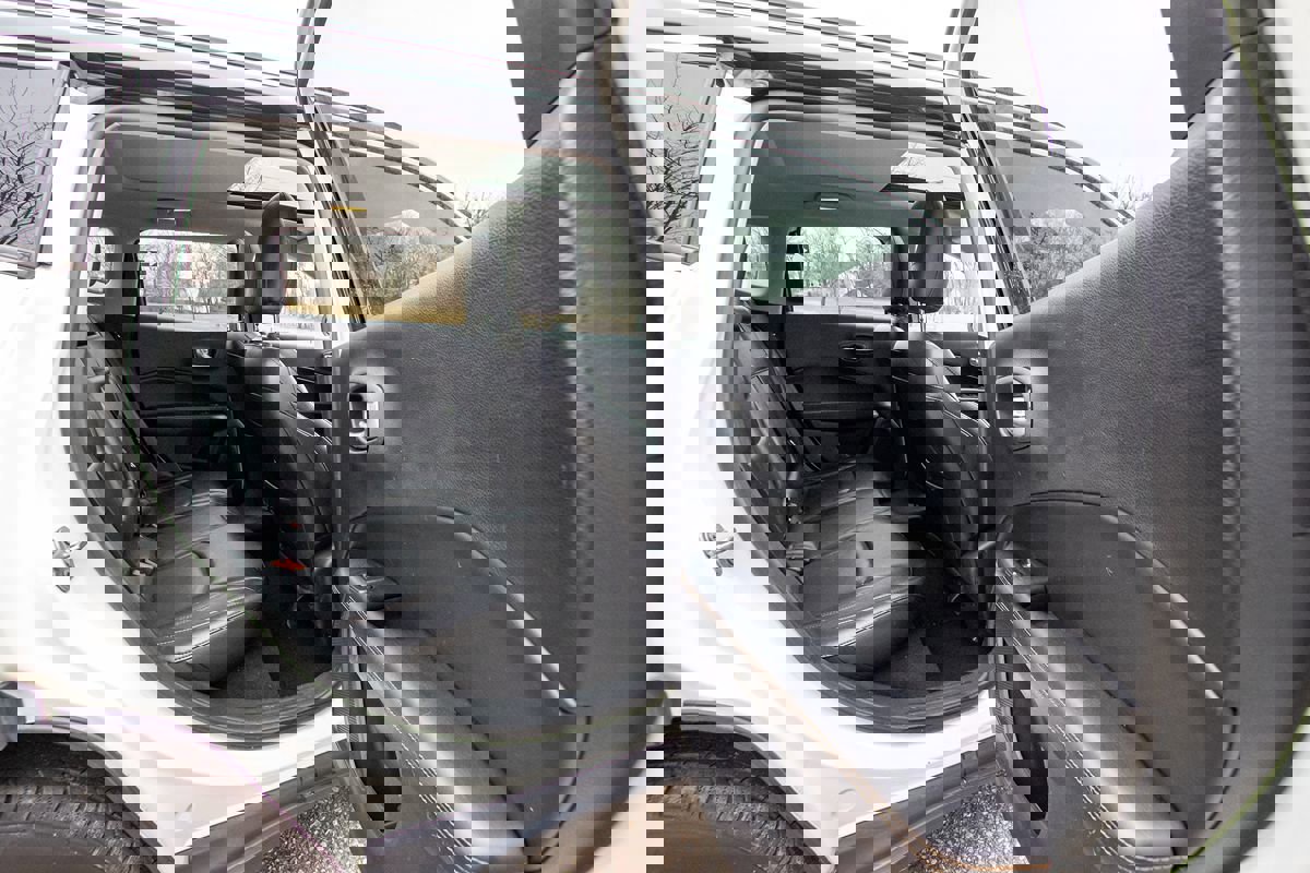 Used 2018 Jeep Compass Limited w/ Navigation Group image 23