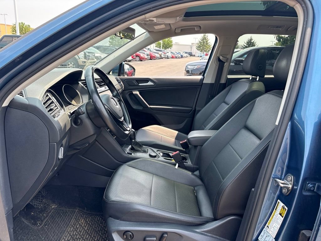Used 2019 Volkswagen Tiguan SEL AWD/4WD image 16