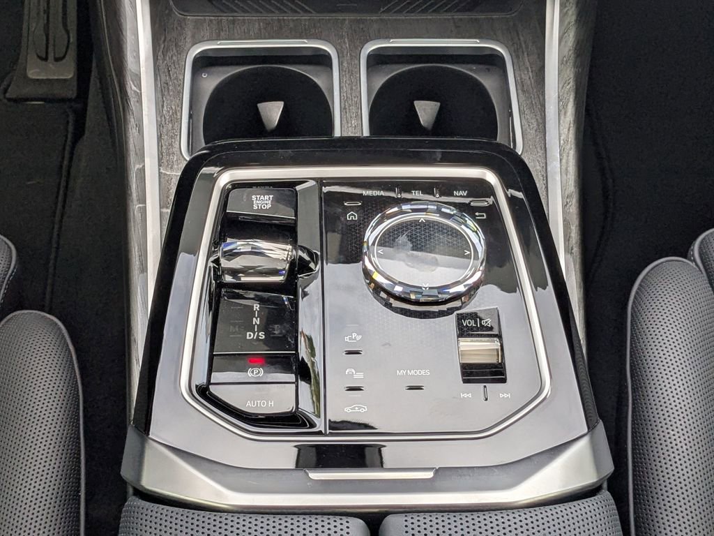 Used 2025 BMW 760i xDrive w/ Executive Package image 20