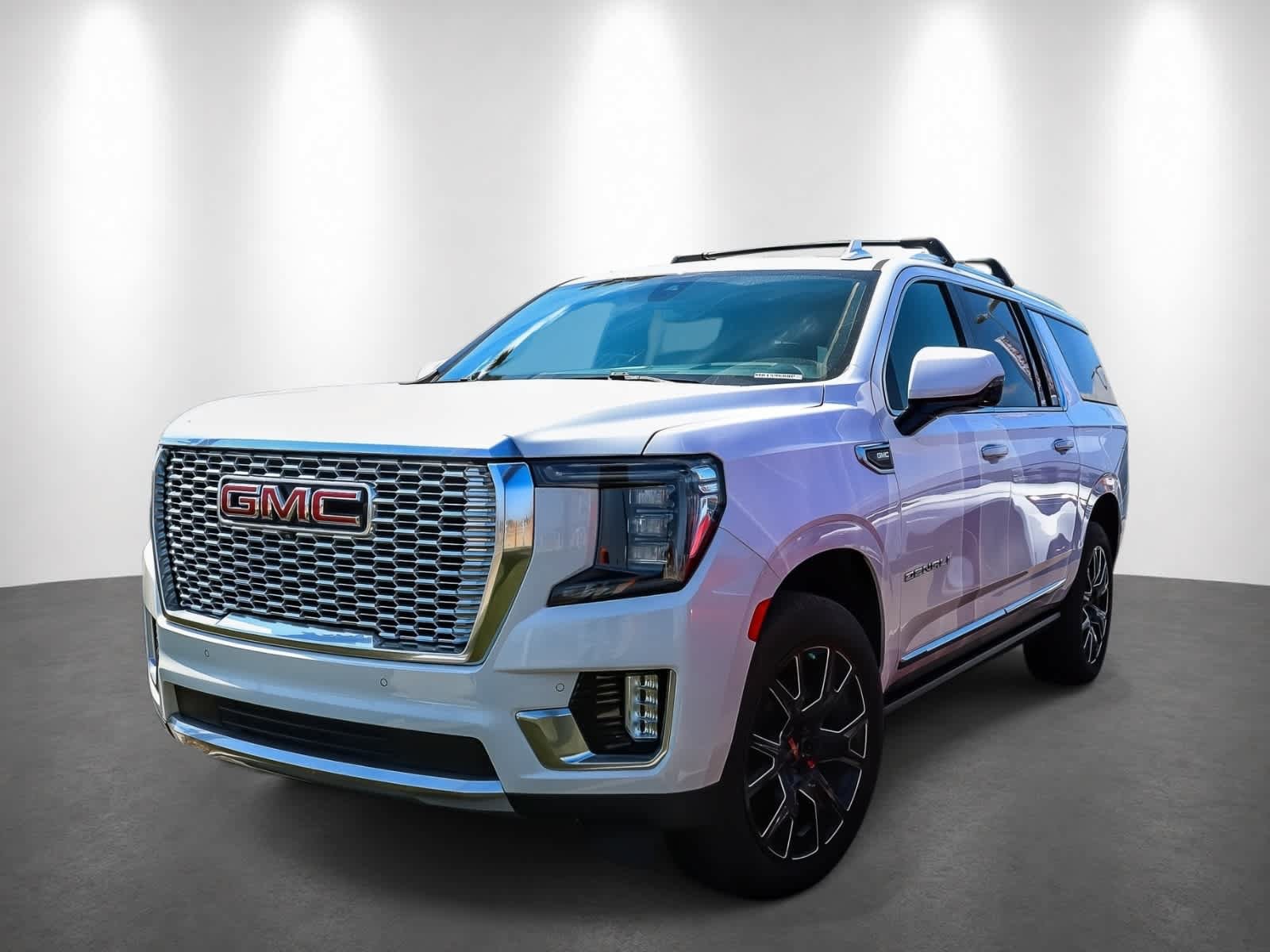 Used 2021 GMC Yukon XL Denali w/ Denali Ultimate Package AWD/4WD image 1