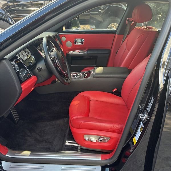 Used 2019 Rolls-Royce Ghost image 3