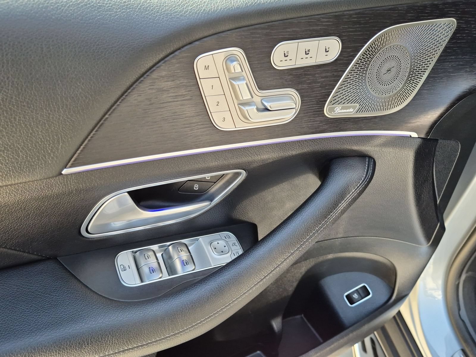 Used 2025 Mercedes-Benz GLS 580 4MATIC image 11