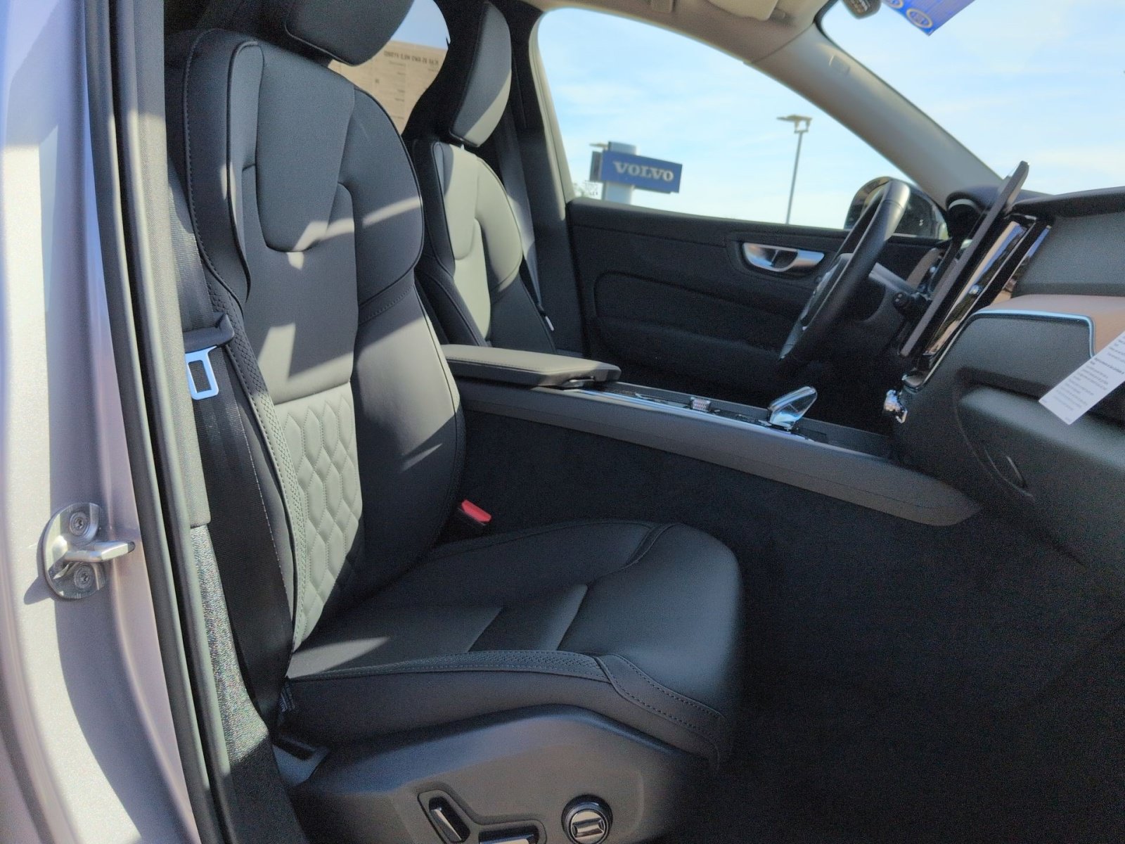 New 2026 Volvo XC60 B5 Plus w/ Protection Package Premier AWD/4WD image 35