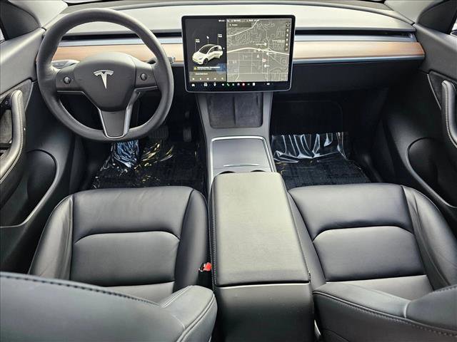 Used 2022 Tesla Model Y Long Range image 17