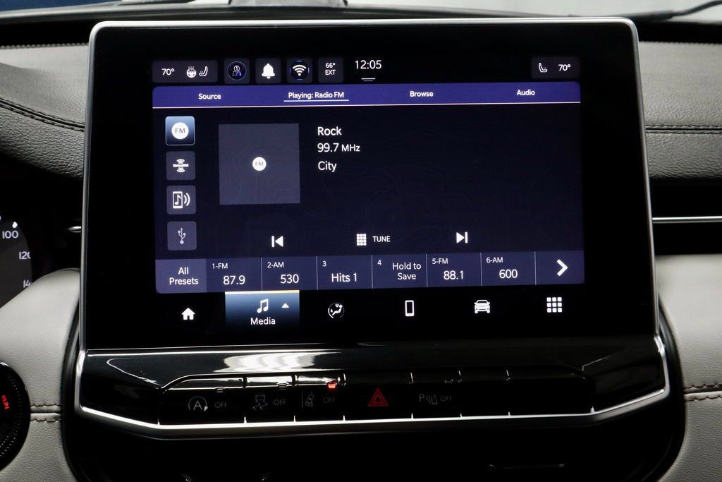 Used 2024 Jeep Compass Limited image 3