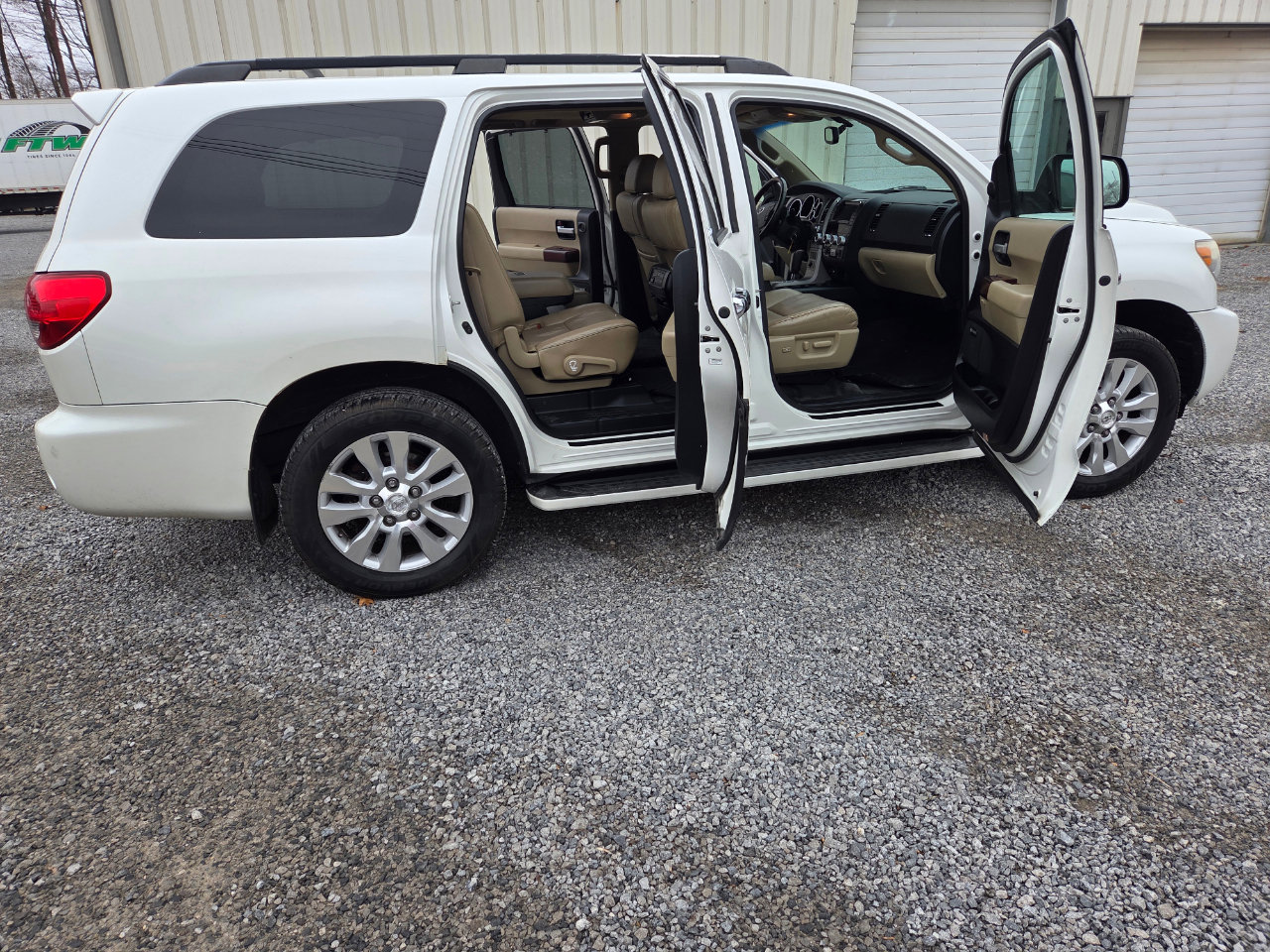 Used 2012 Toyota Sequoia Platinum image 9