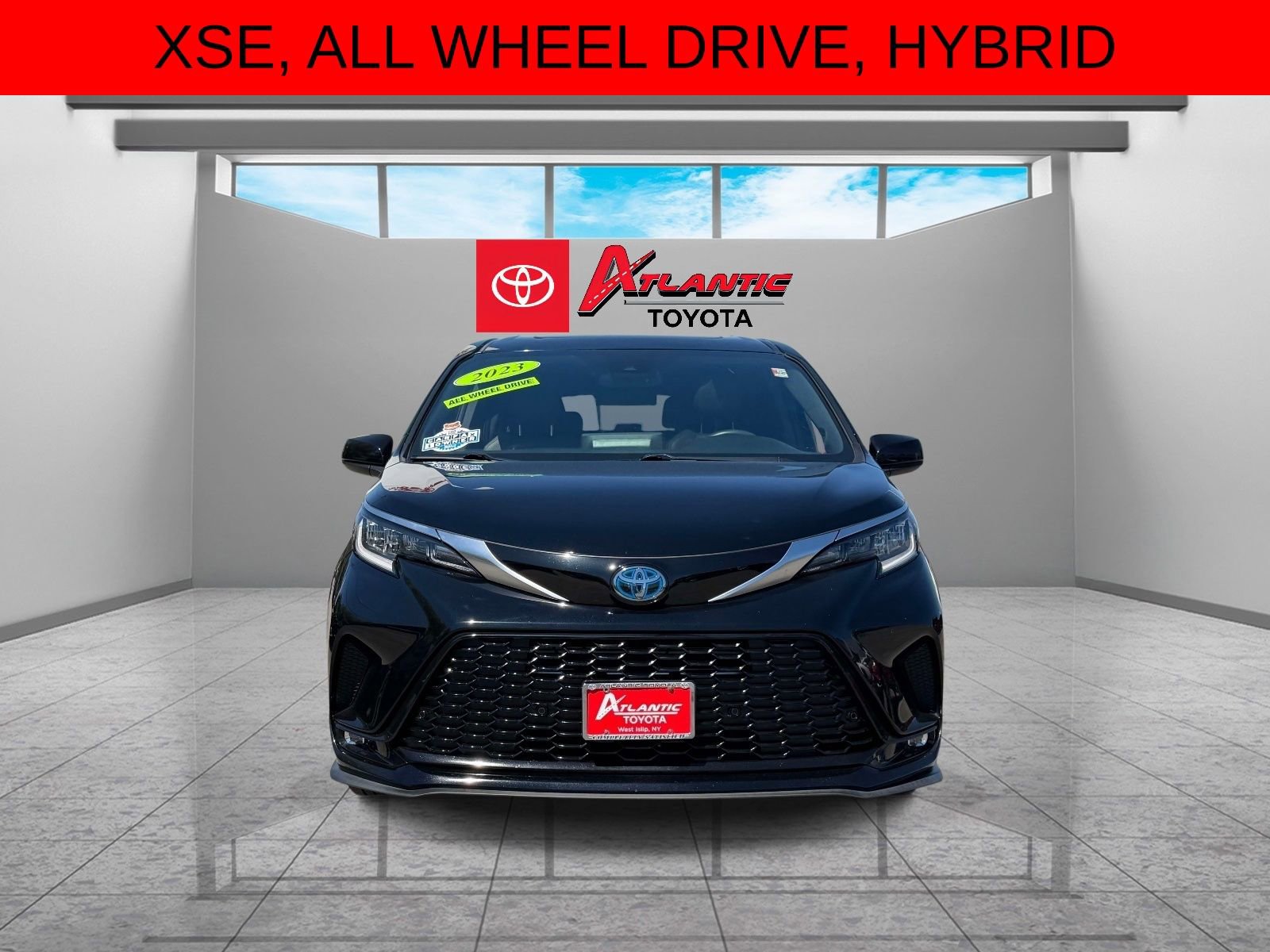 Used 2023 Toyota Sienna XSE w/ XSE Plus Package AWD/4WD image 2