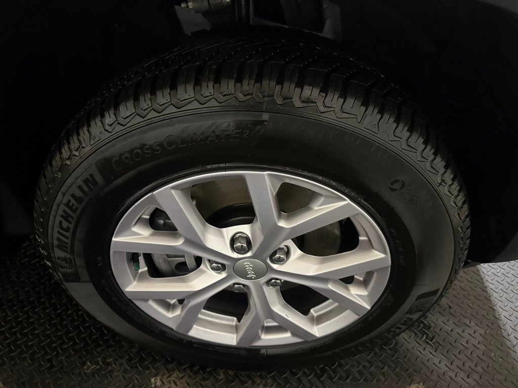 Used 2022 Jeep Grand Cherokee L Limited image 15