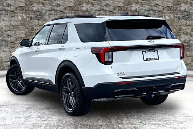 New 2026 Ford Explorer ST-Line w/ ST-Line Street Pack AWD/4WD image 3