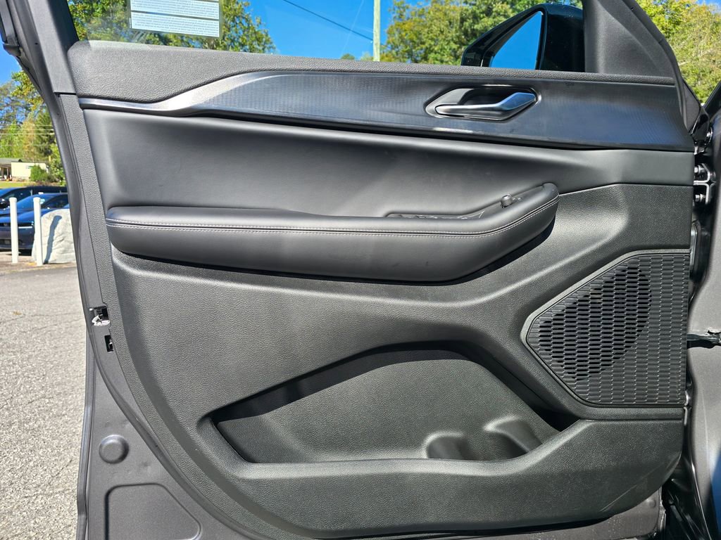 New 2025 Jeep Grand Cherokee Altitude image 35