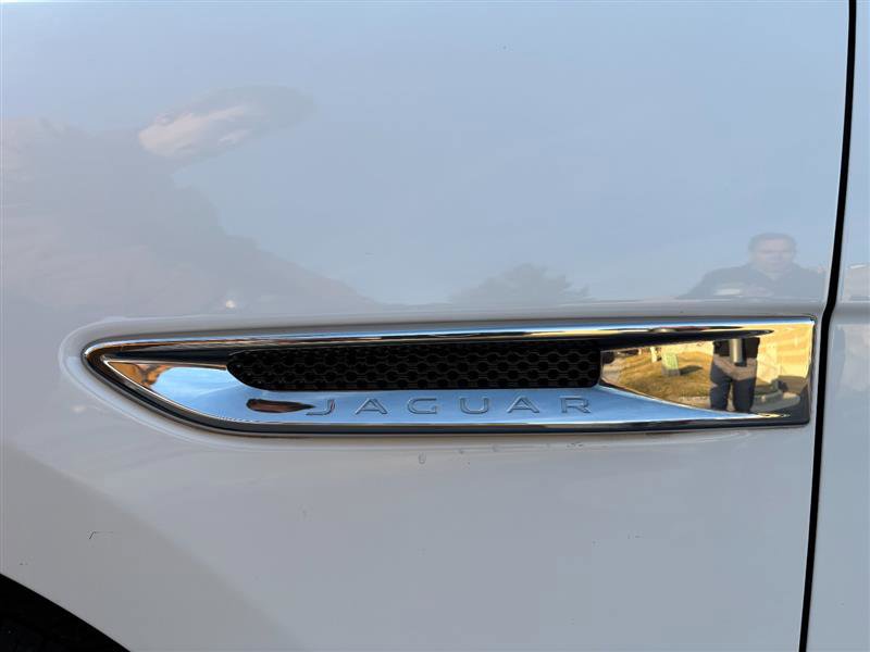 Used 2020 Jaguar F-PACE 25T image 19
