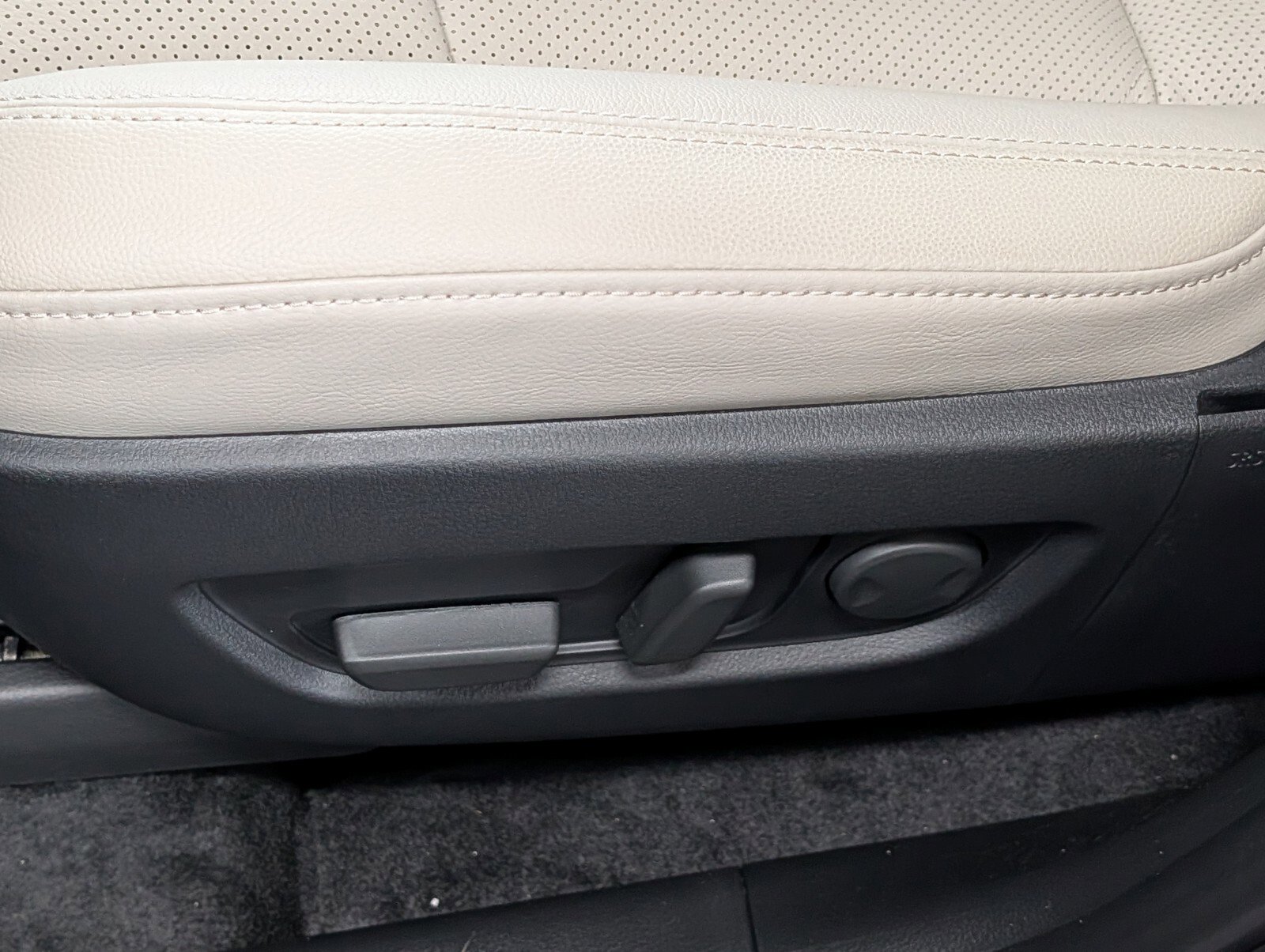 New 2026 MAZDA CX-90 Plug-In Hybrid w/ Preferred image 11