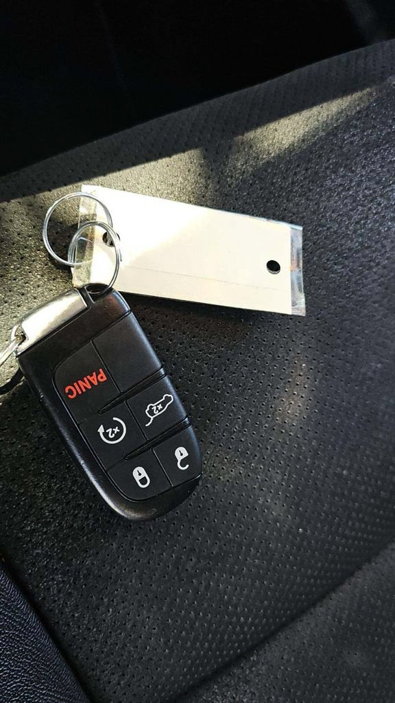 Used 2020 Jeep Grand Cherokee Altitude AWD/4WD image 21