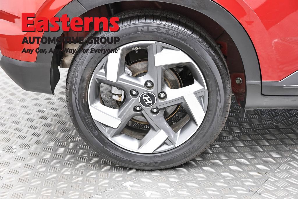 Used 2025 Hyundai Venue Limited FWD image 31