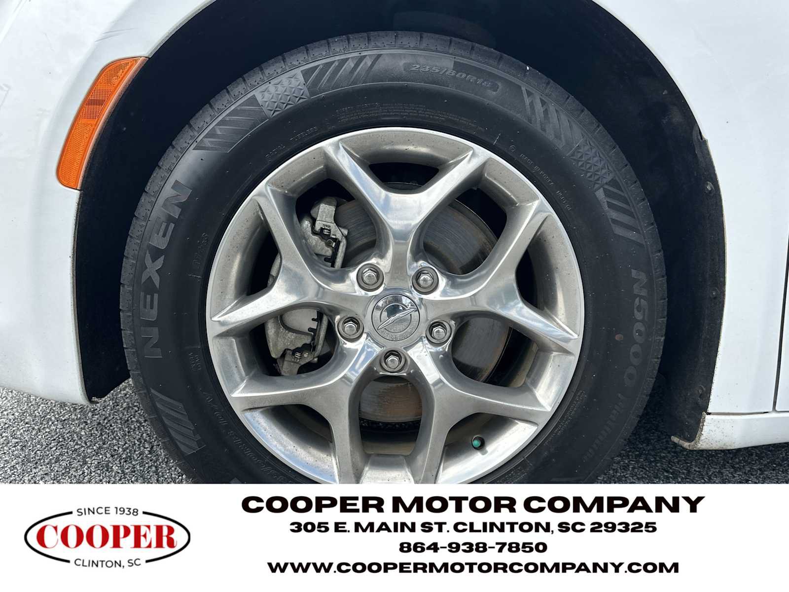 Used 2017 Chrysler Pacifica Limited w/ UConnect Theater Package FWD image 11