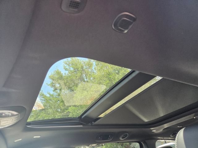 New 2027 Chrysler Pacifica Limited w/ S Appearance Package FWD image 5