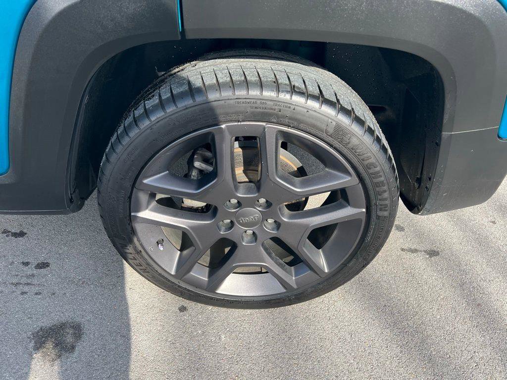 Used 2021 Jeep Renegade Latitude image 16