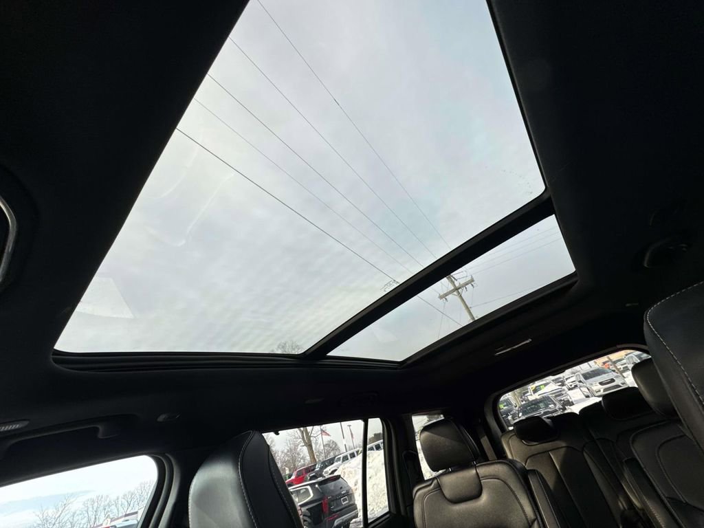 Used 2024 Jeep Grand Cherokee L Limited w/ Luxury Tech Group II image 15