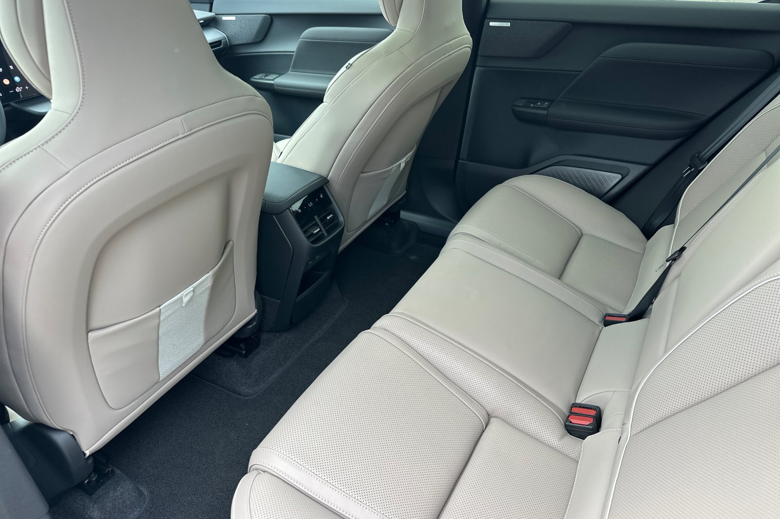 New 2027 Volvo EX60 Ultra AWD/4WD image 9