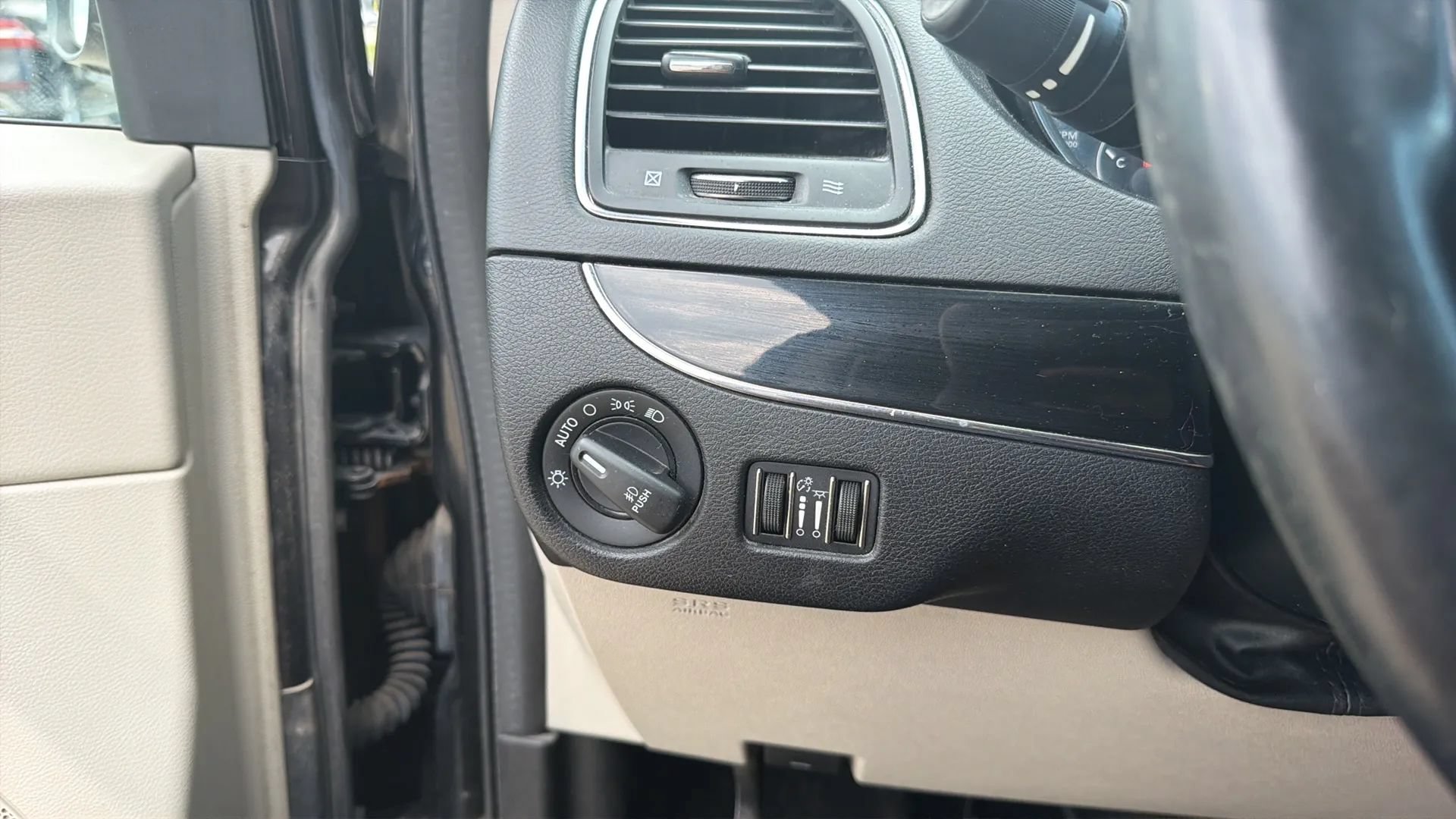 Used 2019 Dodge Grand Caravan SXT w/ Driver Convenience Group FWD image 89