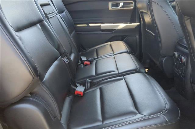 Used 2023 Ford Explorer XLT w/ Equipment Group 202A RWD image 18