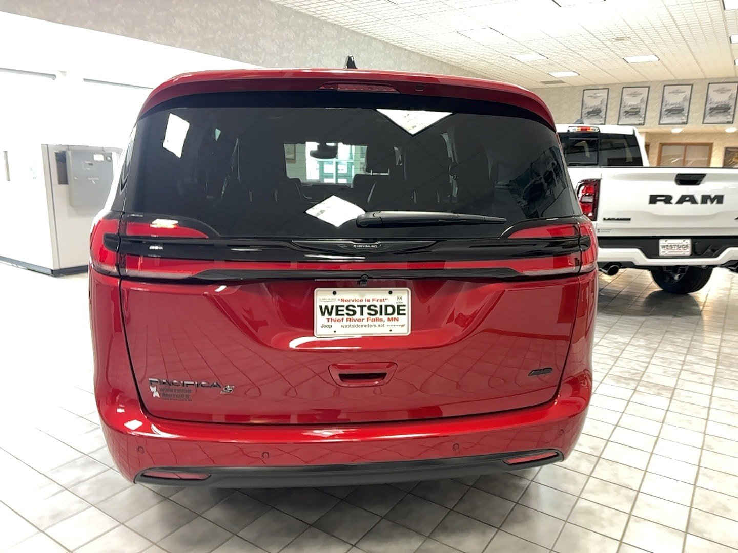 New 2026 Chrysler Pacifica Select w/ S Appearance Package AWD/4WD image 4