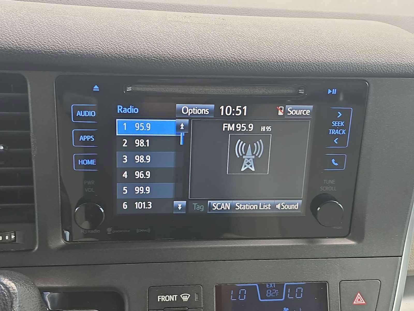 Used 2017 Toyota Sienna LE image 13