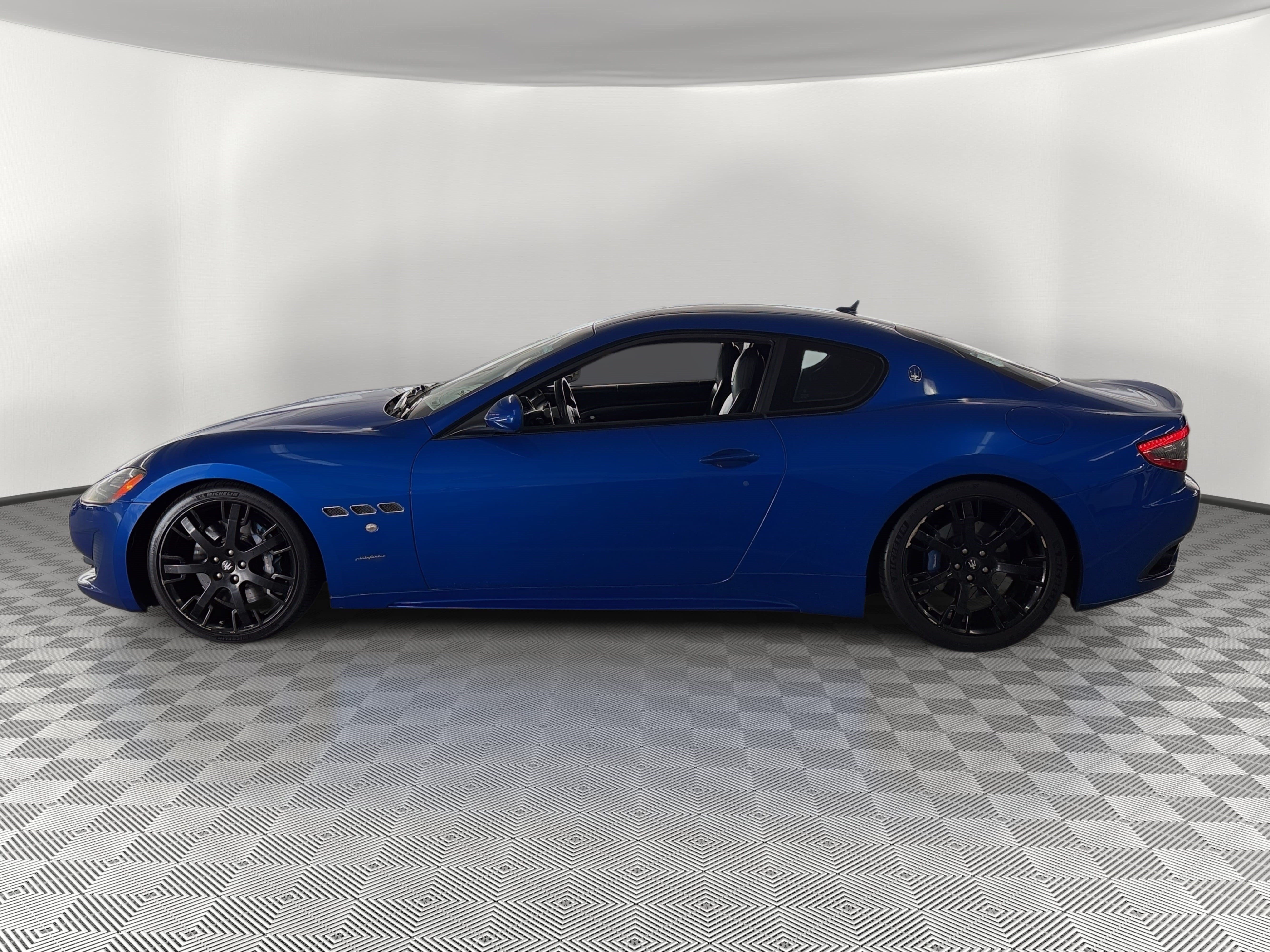 Used 2014 Maserati GranTurismo MC RWD image 2