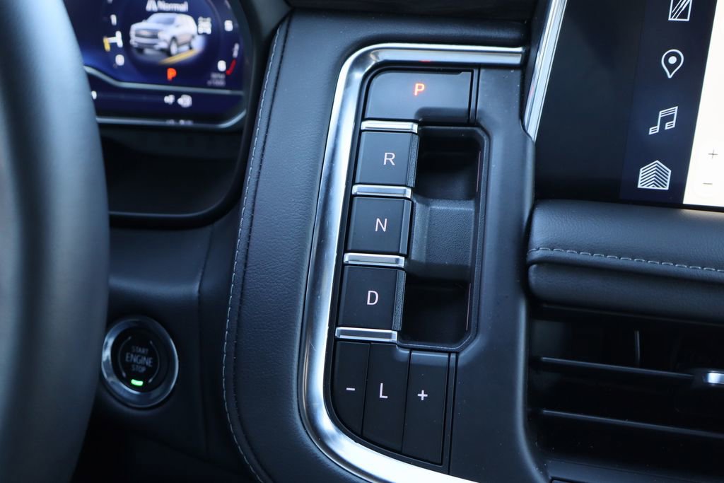 Used 2023 Chevrolet Suburban Z71 w/ Luxury Package image 17