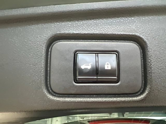 Used 2023 Nissan Pathfinder Platinum AWD/4WD image 9