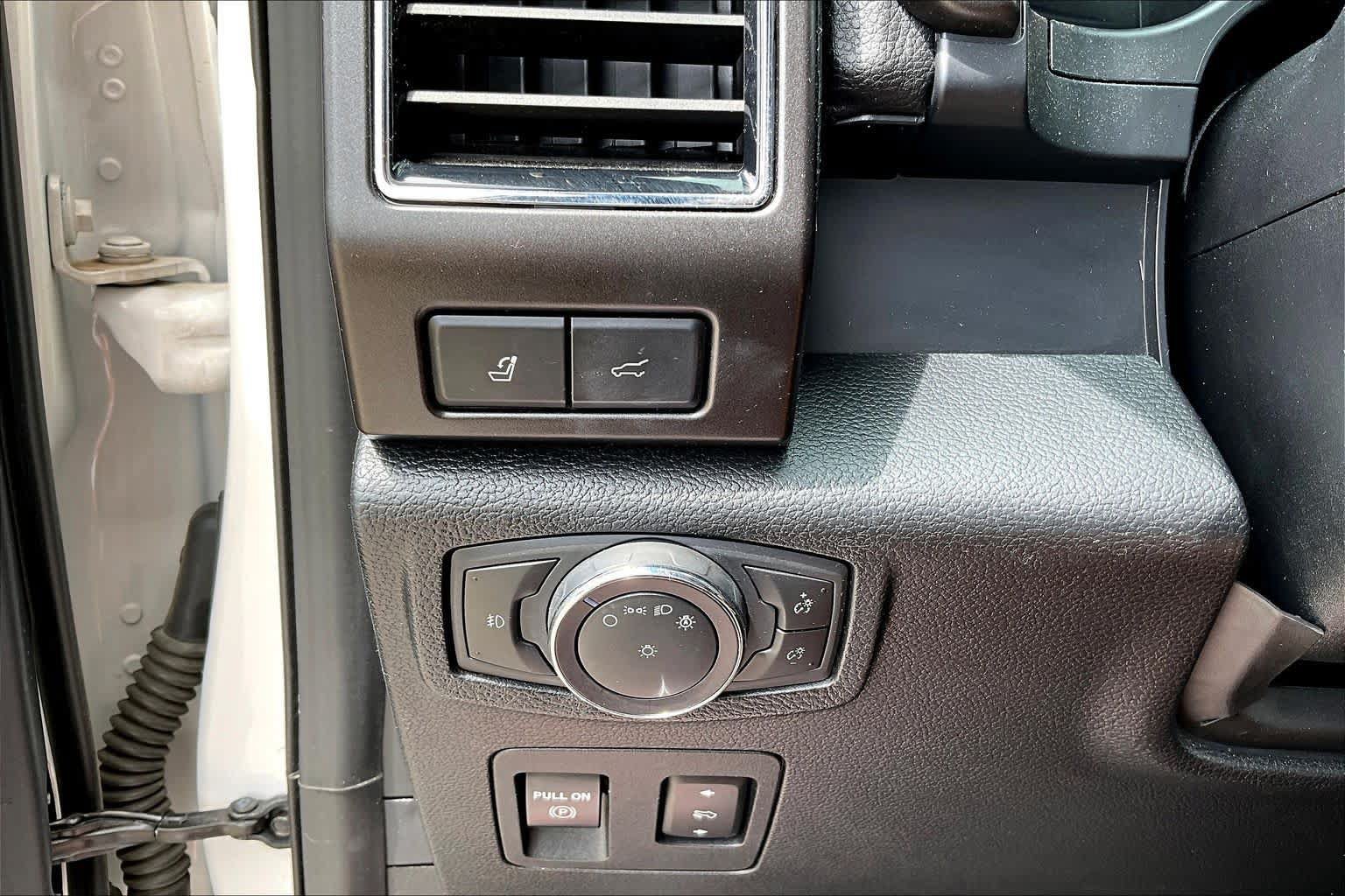 Used 2019 Ford Expedition Limited w/ Special Edition Package RWD image 32