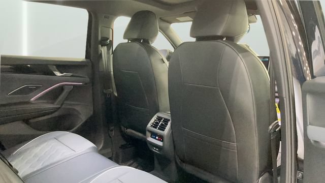 New 2026 Volkswagen Tiguan SEL R-Line AWD/4WD image 35