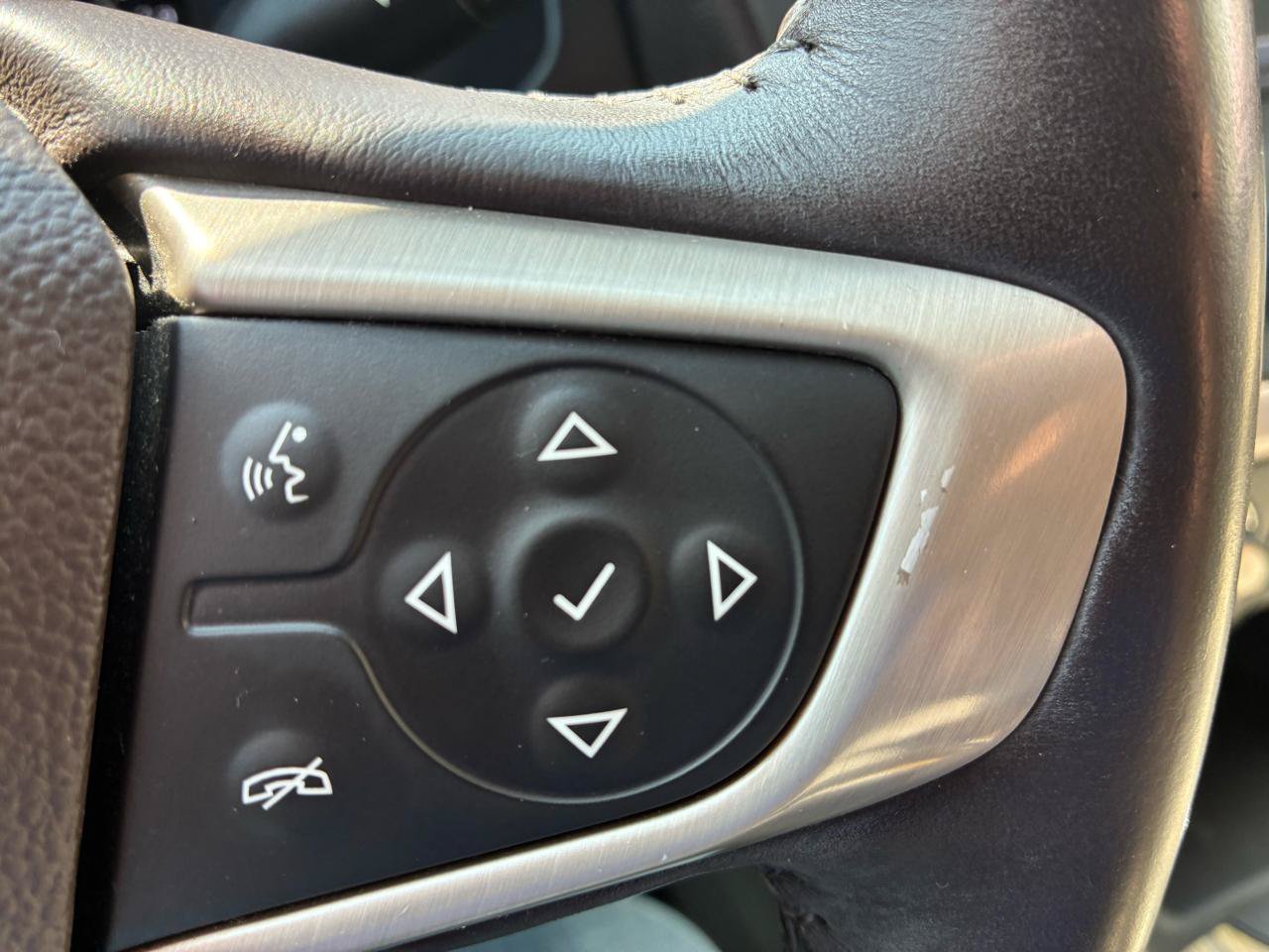 Used 2017 GMC Acadia Denali w/ Technology Package FWD image 18