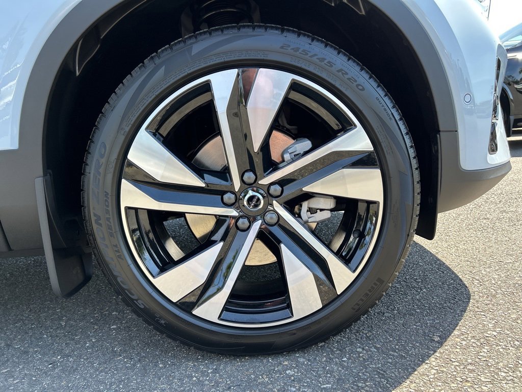 New 2026 Volvo XC40 B5 Ultra w/ Protection Package Premier image 10