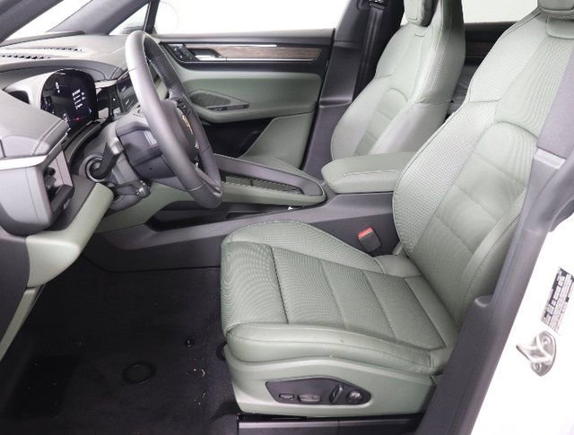 Used 2025 Porsche Macan 4S Electric image 7