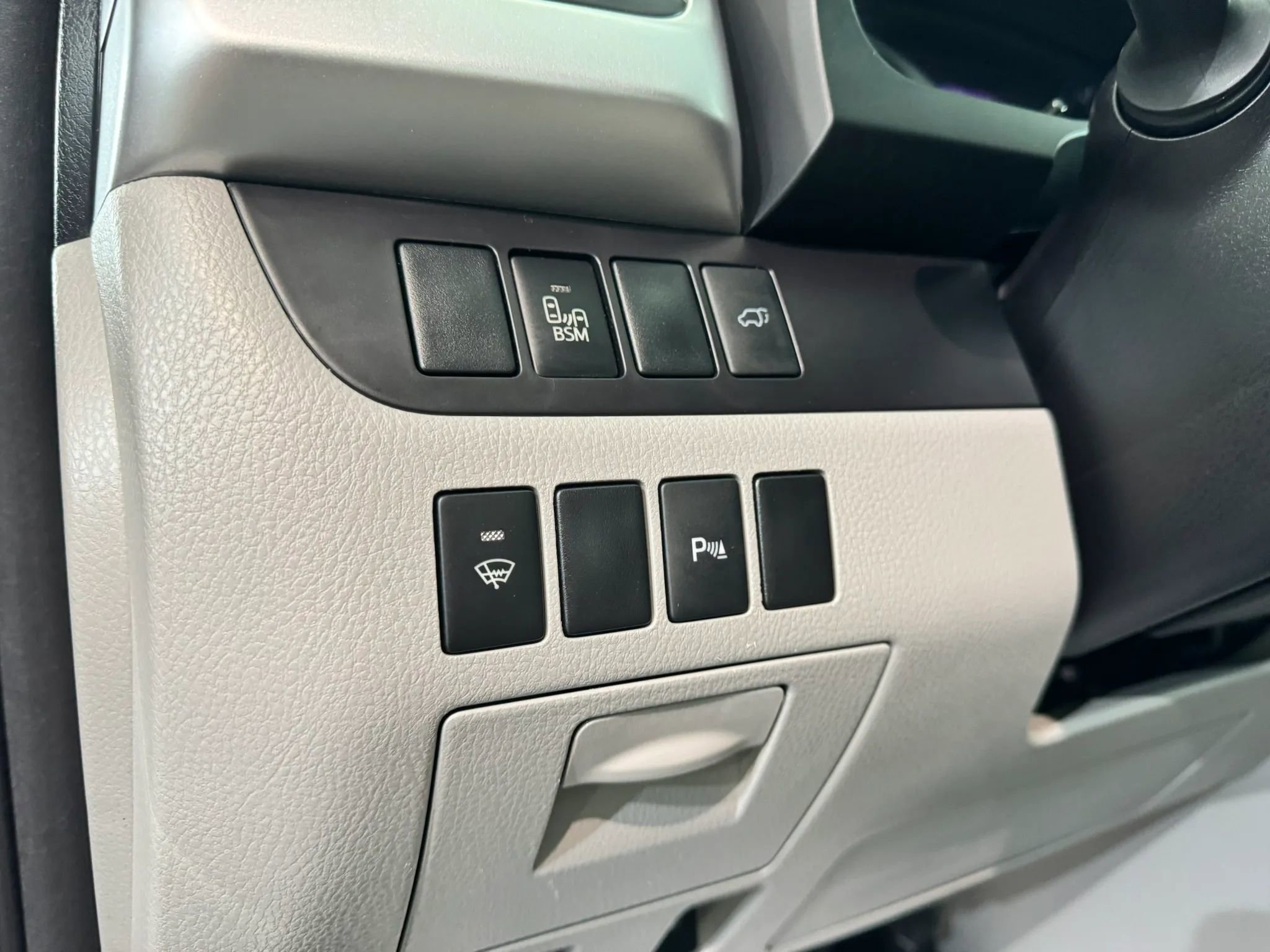 Used 2016 Toyota Highlander Limited AWD/4WD image 31