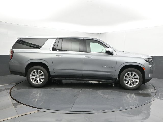 Used 2023 Chevrolet Suburban Premier AWD/4WD image 4