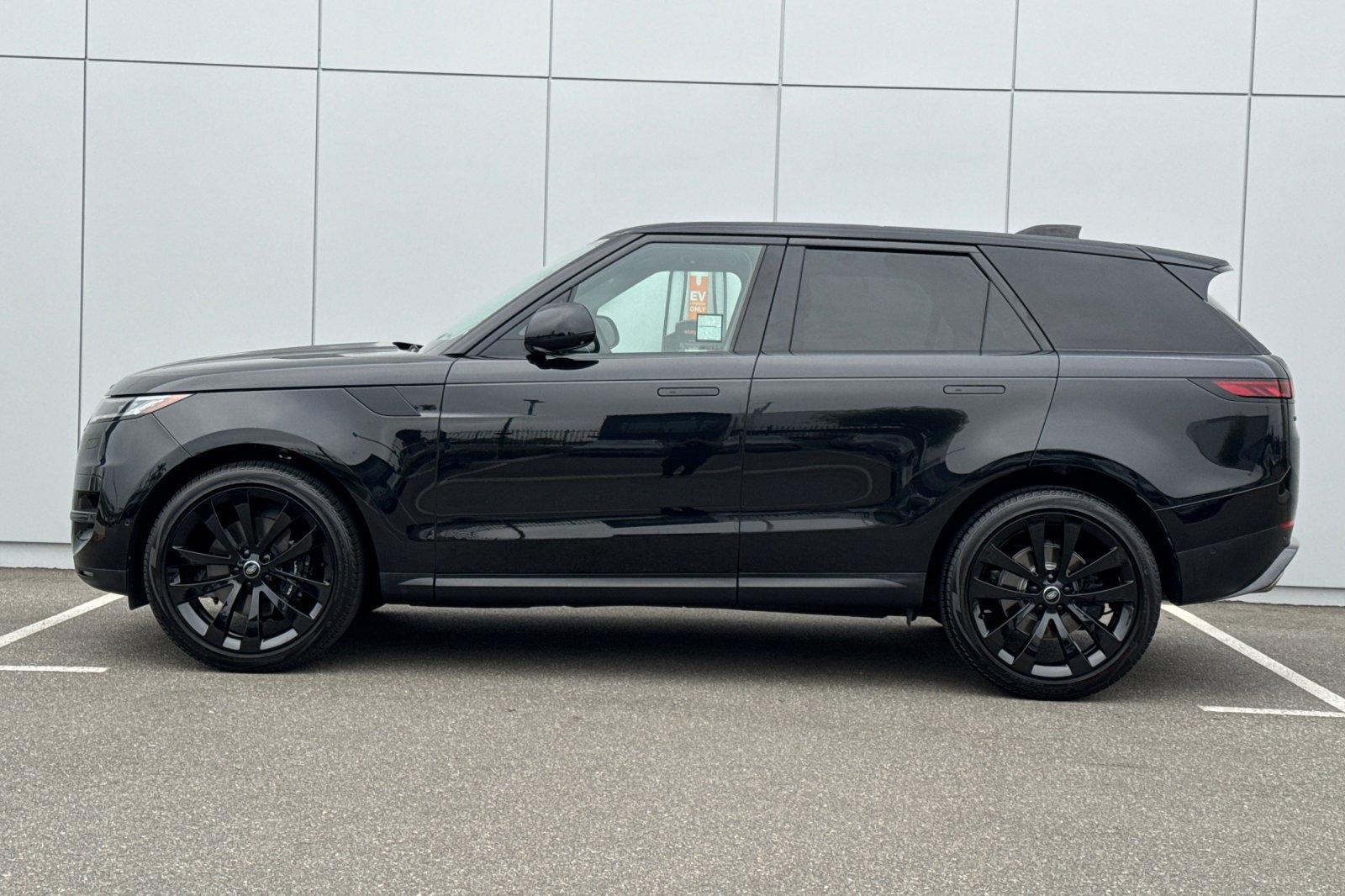 Certified 2024 Land Rover Range Rover Sport SE AWD/4WD image 2