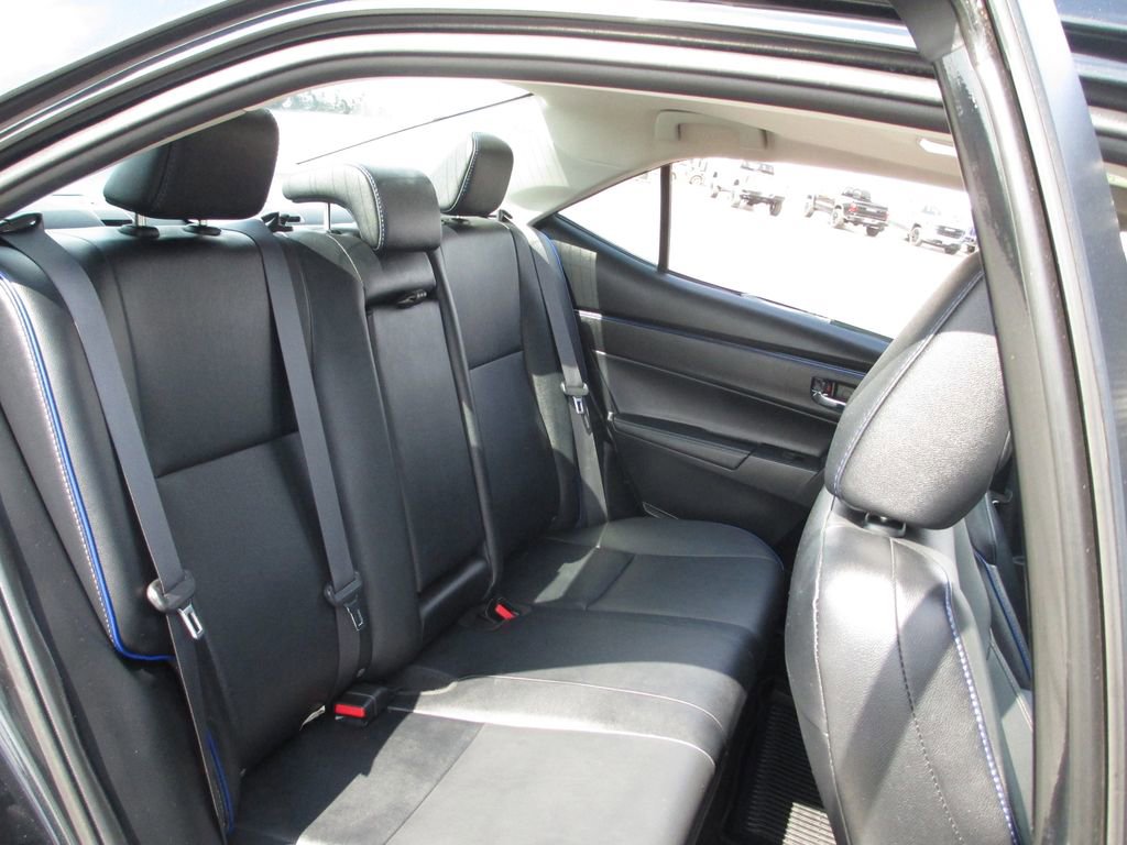 Used 2018 Toyota Corolla XSE image 21