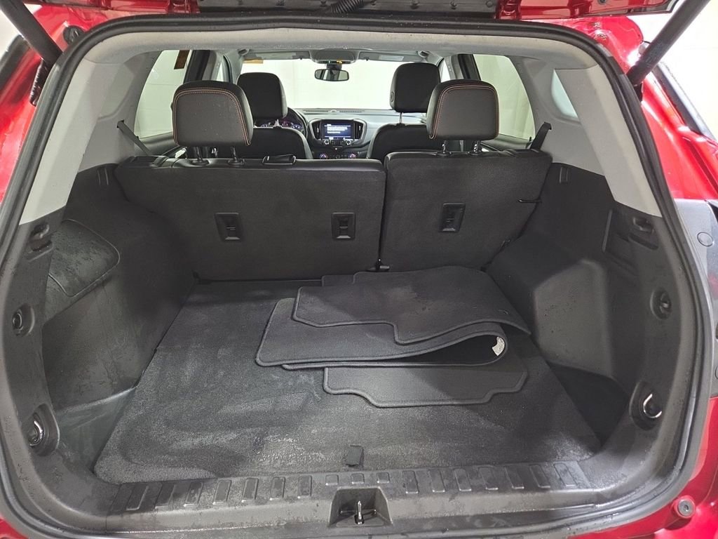 Used 2022 GMC Terrain AT4 w/ Infotainment Package II image 16