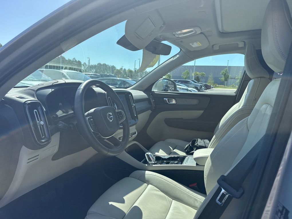 Used 2023 Volvo XC40 B5 Plus w/ Driver Assist Package image 6