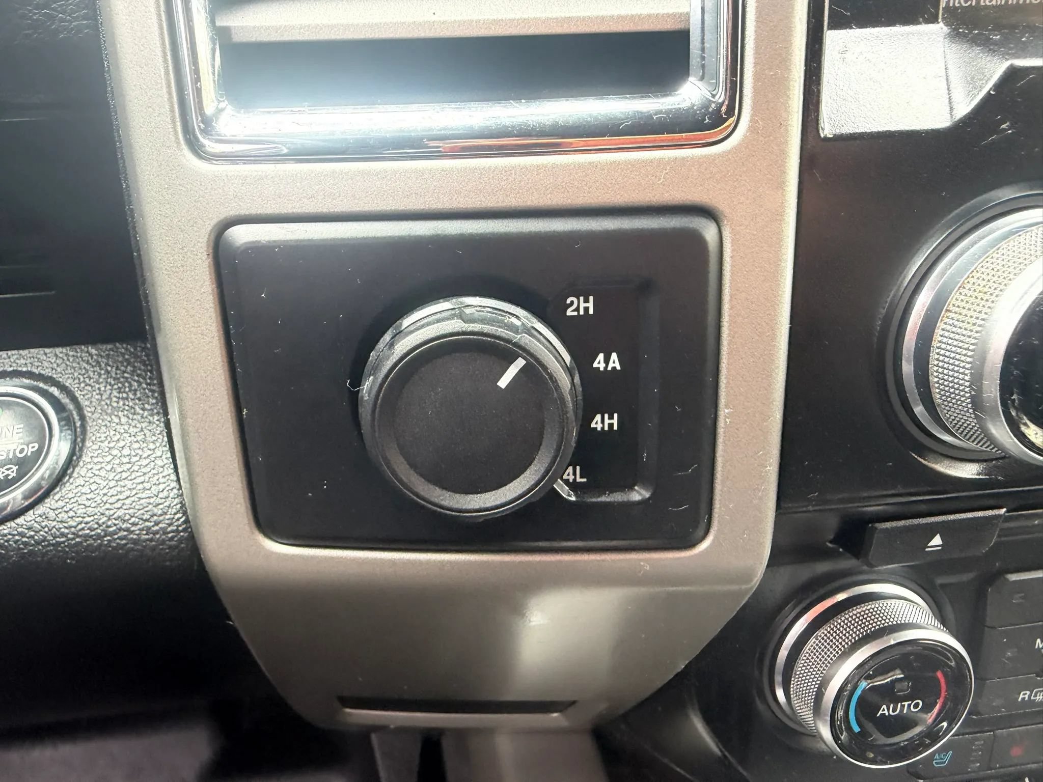 Used 2015 Ford F150 Lariat w/ Equipment Group 501A Mid AWD/4WD image 19