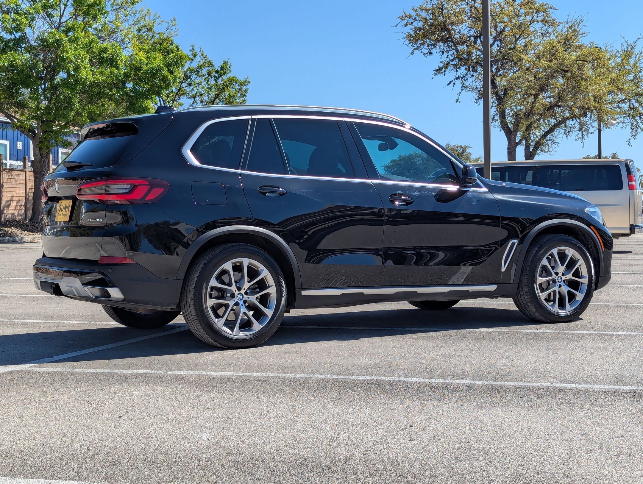 Used 2023 BMW X5 xDrive40i w/ Premium Package AWD/4WD image 4